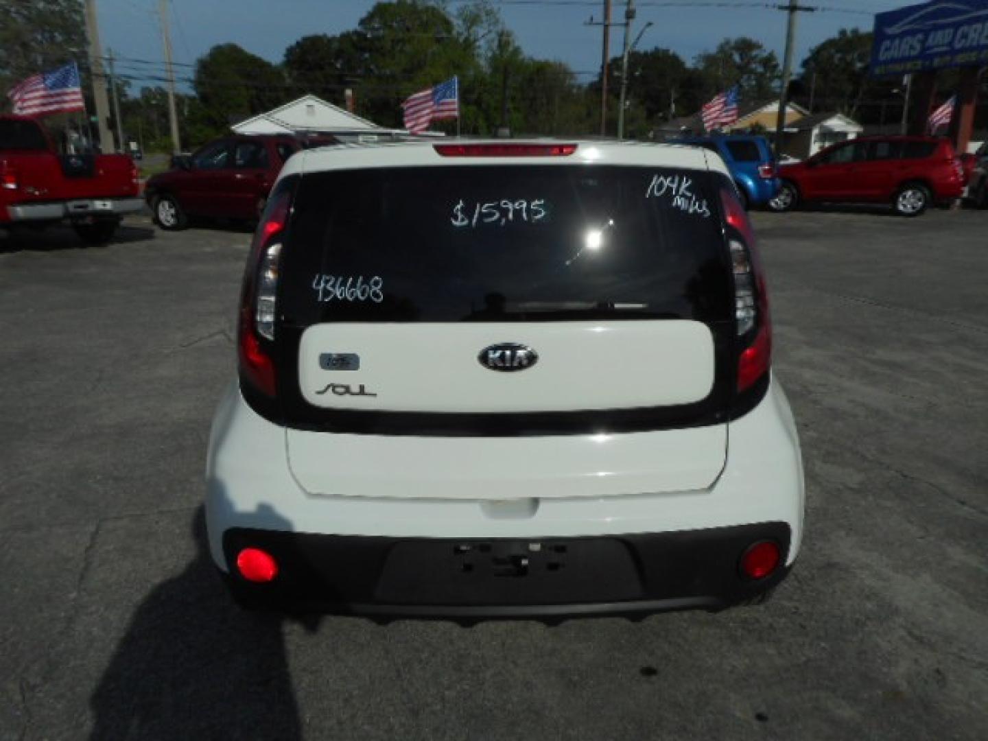 2017 WHITE KIA SOUL BASE (KNDJN2A25H7) , located at 1200 Cassat Avenue, Jacksonville, FL, 32205, (904) 695-1885, 30.302404, -81.731033 - Photo#5